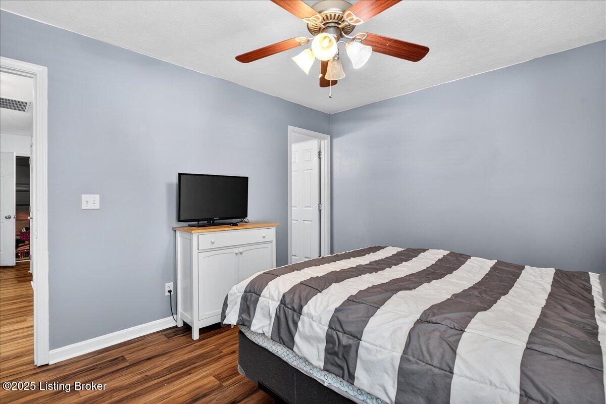 219 Madison Rae Boulevard Shepherdsville, KY 40165 - Photo 8 of 19 Primary Suite