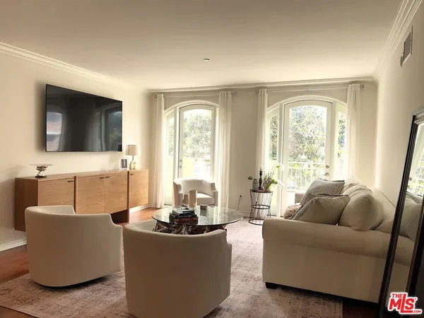 $5,995 | 1000 Granville Avenue, Unit 105, Los Angeles, CA 90049