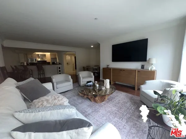 $5,995 | 1000 Granville Avenue, Unit 105, Los Angeles, CA 90049