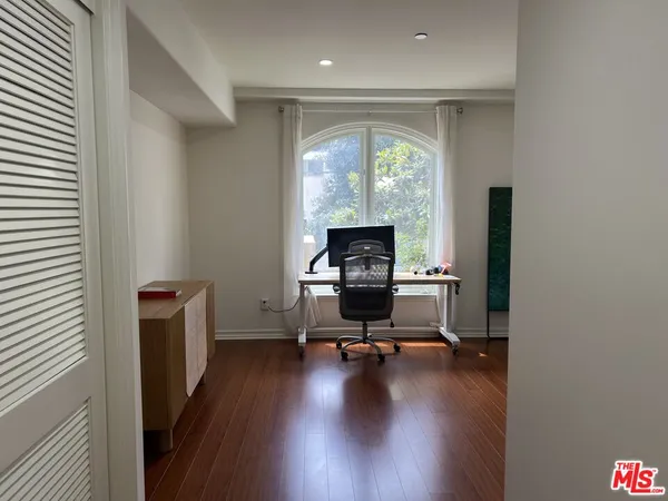 $5,995 | 1000 Granville Avenue, Unit 105, Los Angeles, CA 90049