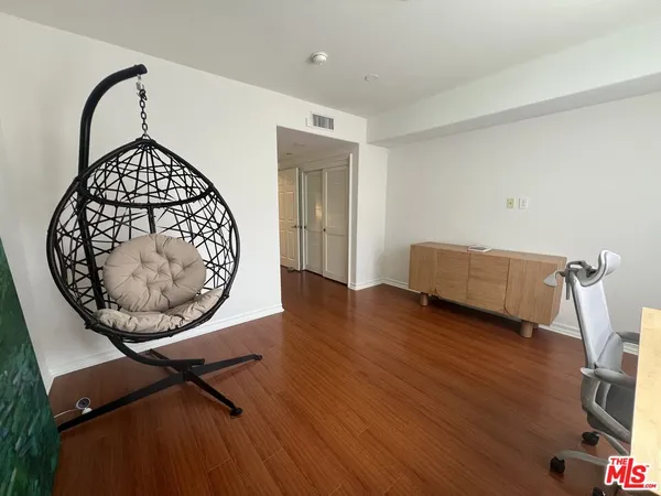 $5,995 | 1000 Granville Avenue, Unit 105, Los Angeles, CA 90049