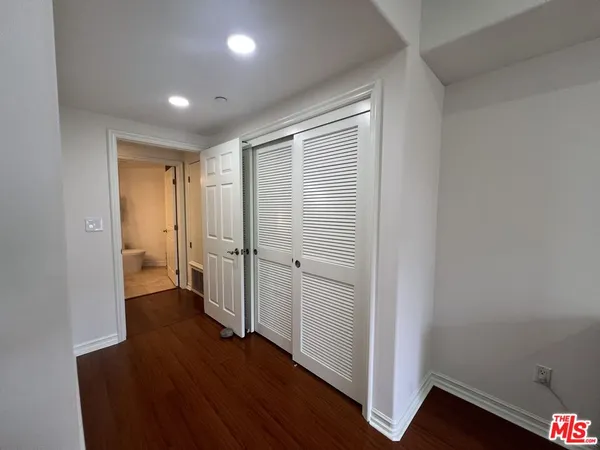 $5,995 | 1000 Granville Avenue, Unit 105, Los Angeles, CA 90049