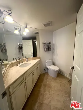 $5,995 | 1000 Granville Avenue, Unit 105, Los Angeles, CA 90049