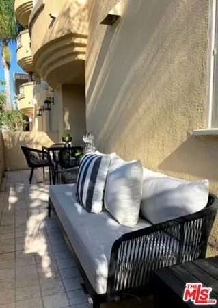 $5,995 | 1000 Granville Avenue, Unit 105, Los Angeles, CA 90049