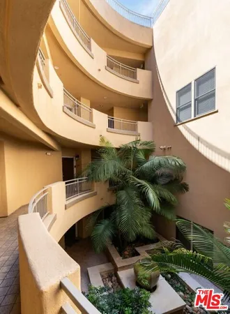 $5,995 | 1000 Granville Avenue, Unit 105, Los Angeles, CA 90049