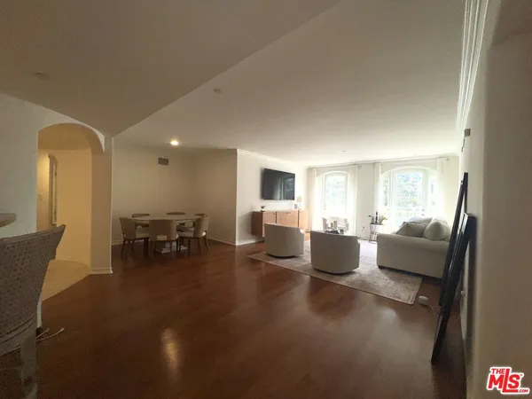 $5,995 | 1000 Granville Avenue, Unit 105, Los Angeles, CA 90049