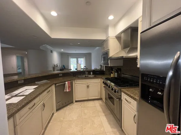 $5,995 | 1000 Granville Avenue, Unit 105, Los Angeles, CA 90049