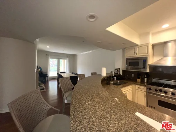 $5,995 | 1000 Granville Avenue, Unit 105, Los Angeles, CA 90049