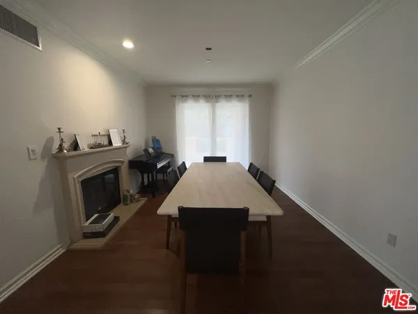 $5,995 | 1000 Granville Avenue, Unit 105, Los Angeles, CA 90049
