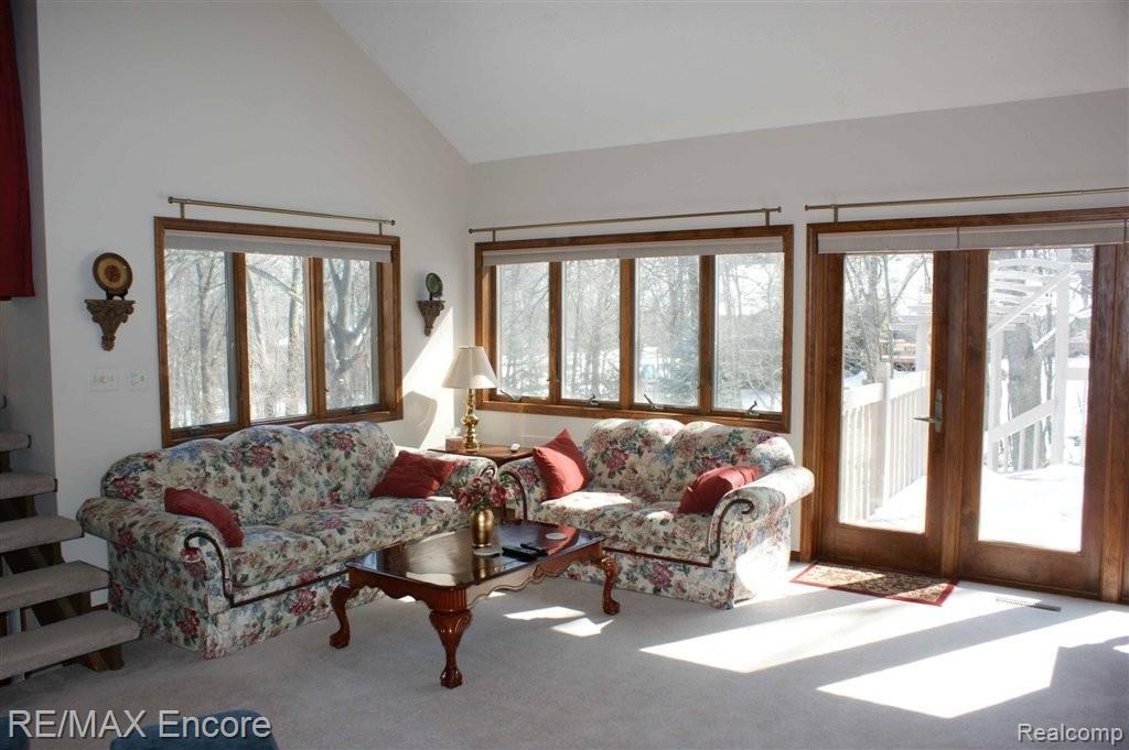 9580 Ridge Top Trail Clarkston, MI 48348 - Photo 6 of 11 Living room view.JPG