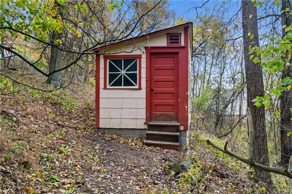 155 Hinkel Road Pittsburgh, PA 15229 - Photo 31 of 40 Chicken coop