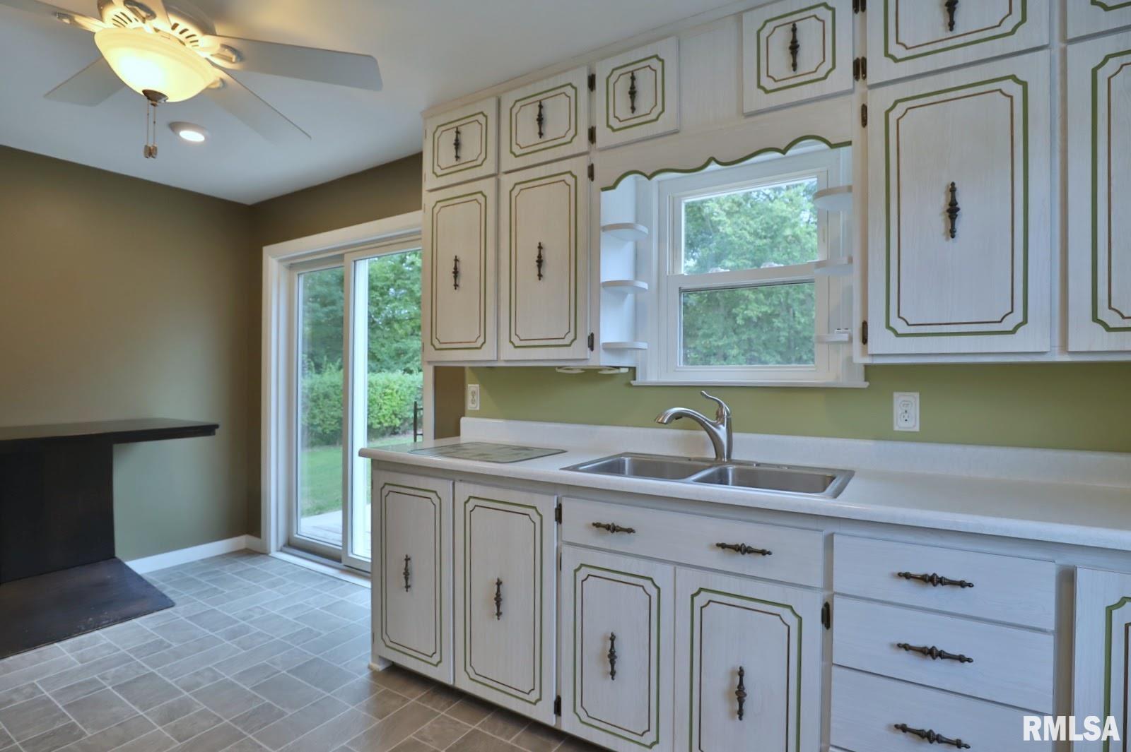 610 Spring Street Washington, IL 61571 - Photo 15 of 45 Gallery Image 15