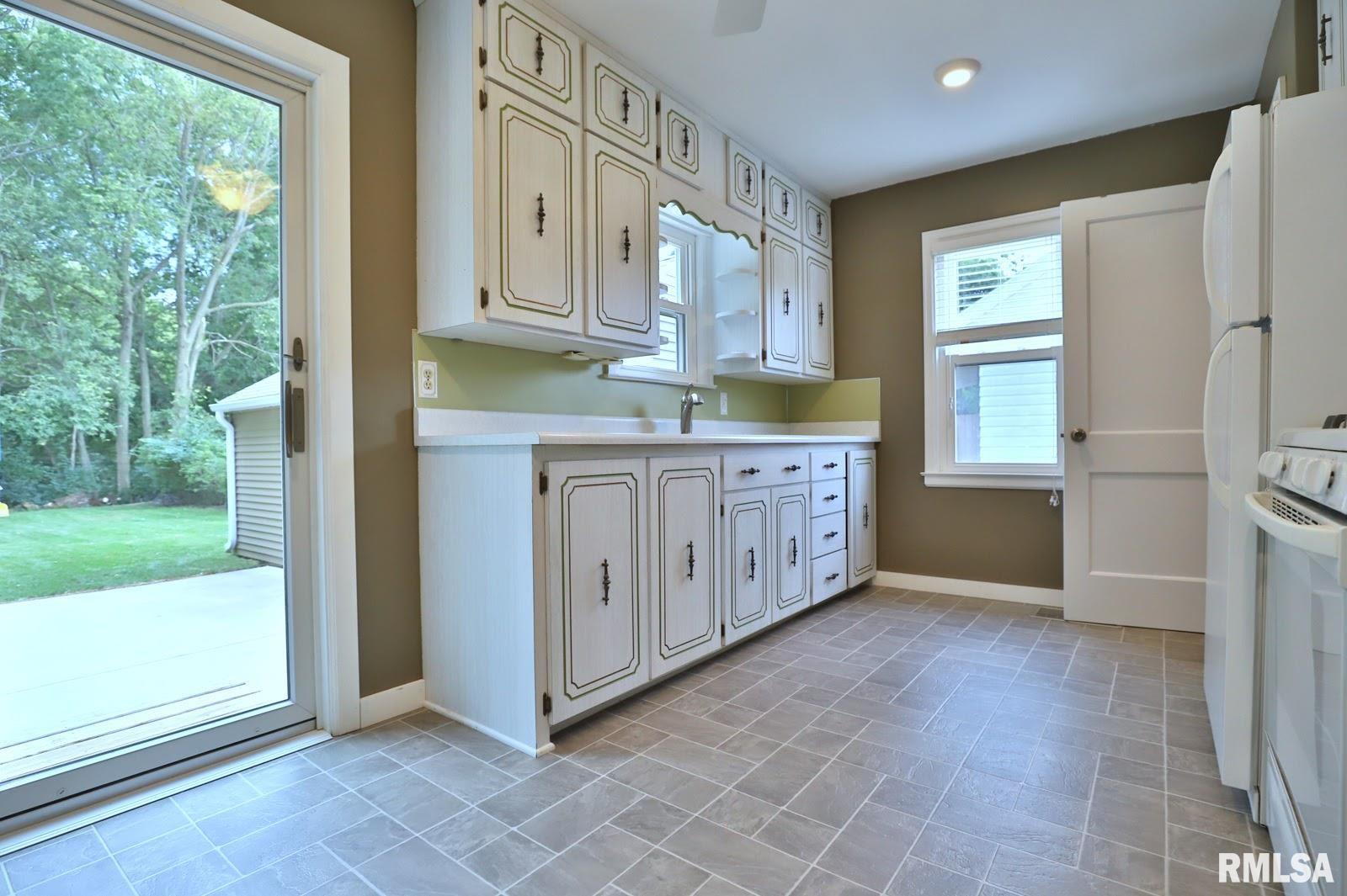 610 Spring Street Washington, IL 61571 - Photo 16 of 45 Gallery Image 16