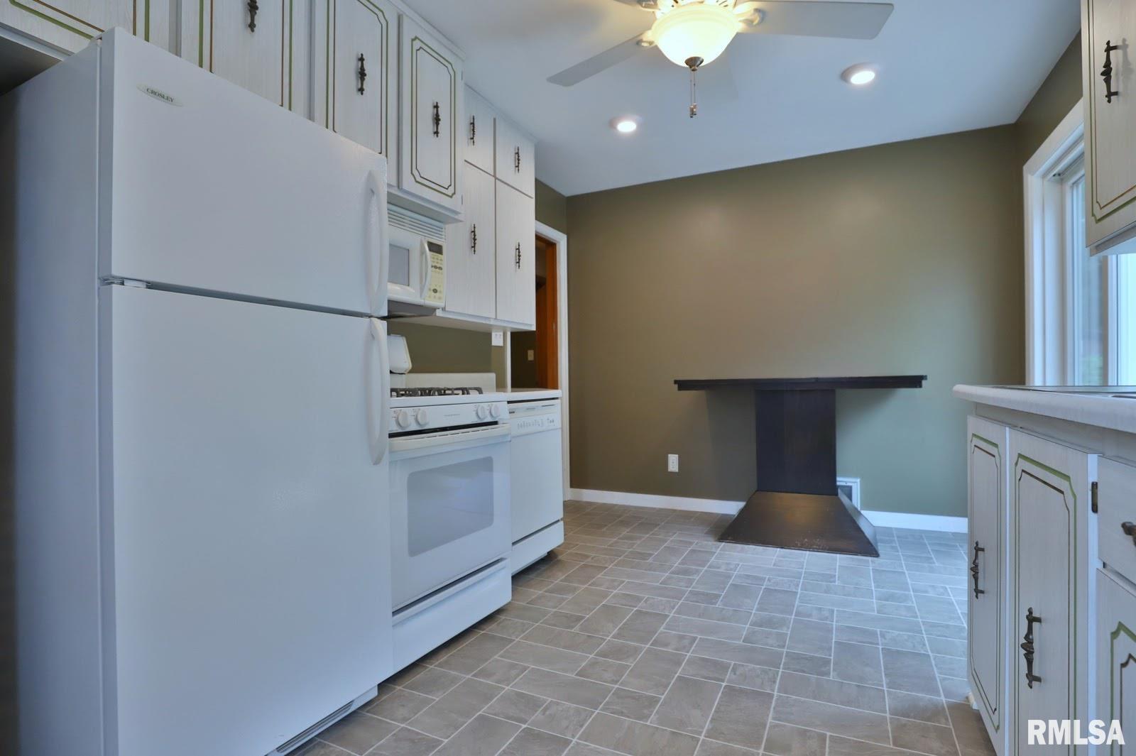 610 Spring Street Washington, IL 61571 - Photo 17 of 45 Gallery Image 17