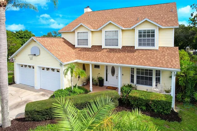 a view of house with garden and entryway