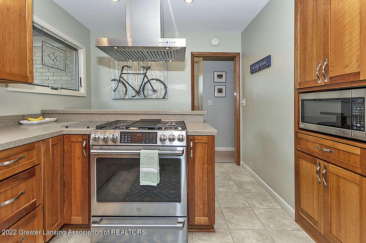 2807 South Cambridge Road Lansing, MI 48911 - Photo 11 of 28 Kitchen
