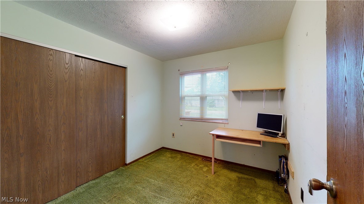 4457 Newark Road Elizabeth, WV 26143 - Photo 22 of 30 2ND BEDROOM.. W TONS OF CLOSET SPACE