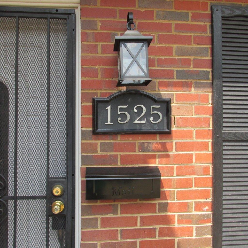 1525 Andrews Road Northwest Roanoke, VA 24017 - Photo 2 of 14 a close view of a stove