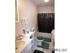 400 Balsam Road Hendersonville, NC 28792 - Photo 10 of 12 Gallery Image 10