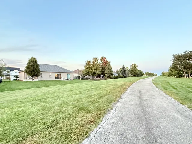 a view of a house with backyard and garden