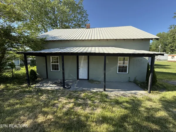 $69,900 | 210 East Woodlawn Avenue, Jamestown, TN 38556