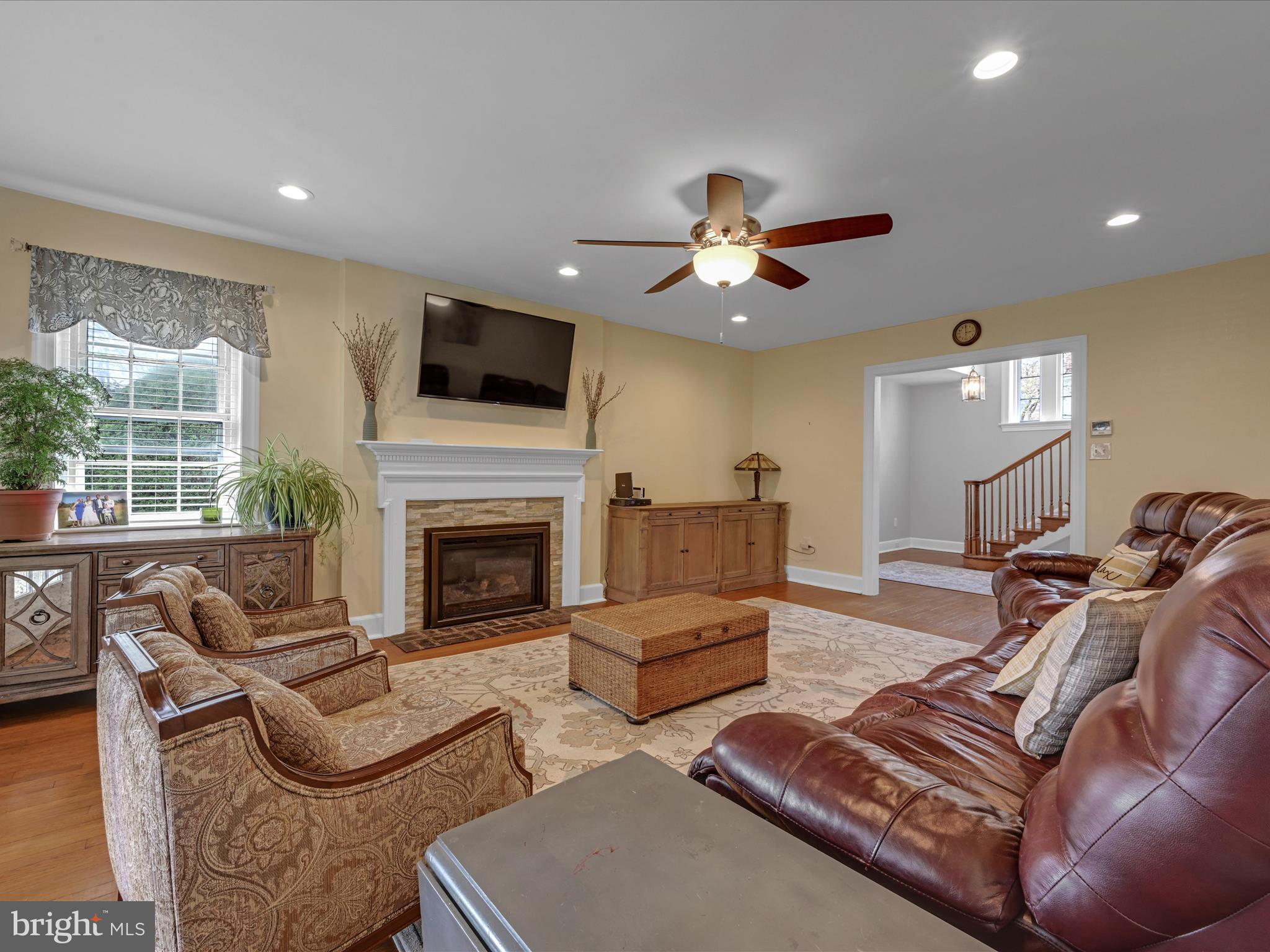 521 Argyle Road Drexel Hill, PA 19026 - Photo 10 of 47 Living Room