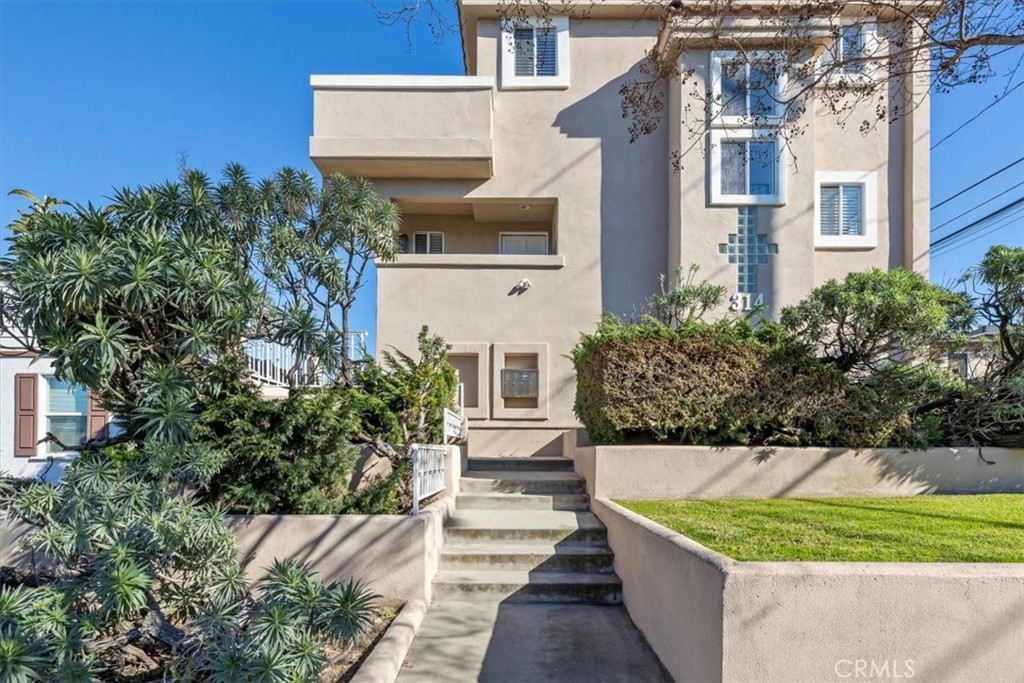 314 Penn Street, Unit 2 El Segundo, CA 90245 - Photo 20 of 23 front view of a house with a yard