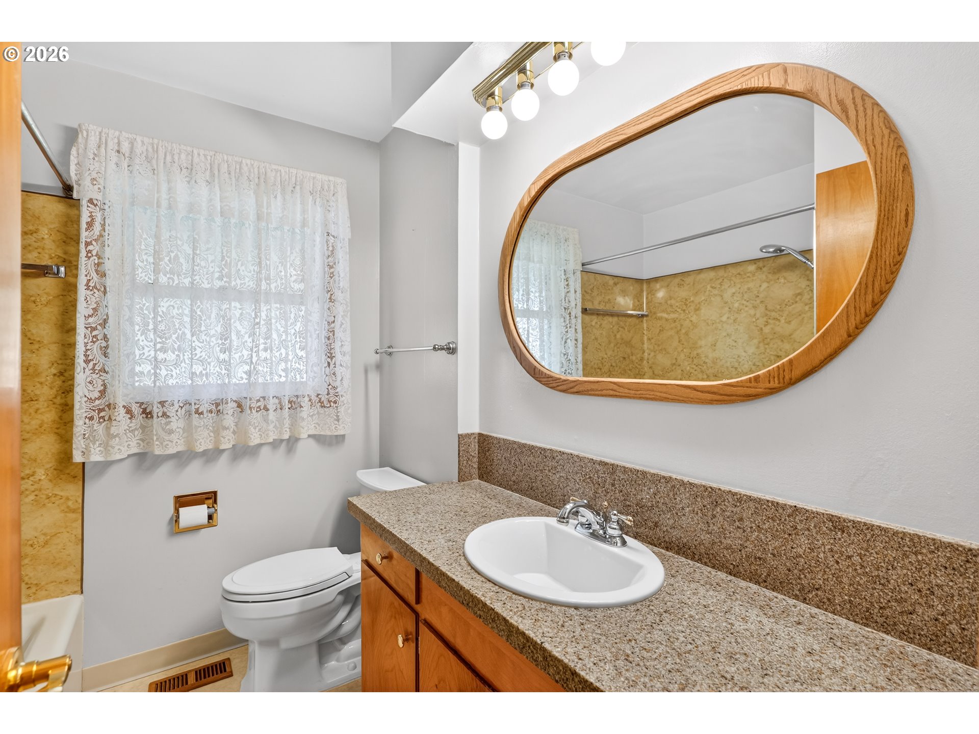 2012 Southeast 185th Avenue Portland, OR 97233 - Photo 14 of 27 Bathroom