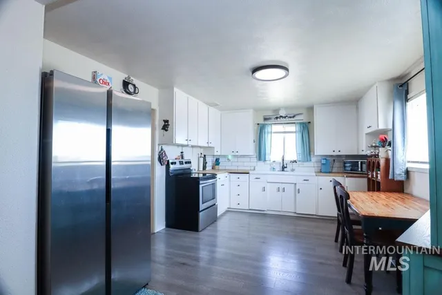 $304,999 | 4977 Highway 201, Ontario, OR 97914