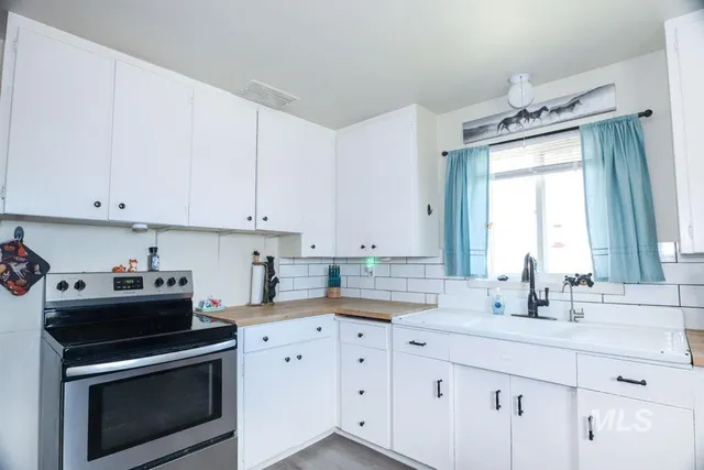 $304,999 | 4977 Highway 201, Ontario, OR 97914