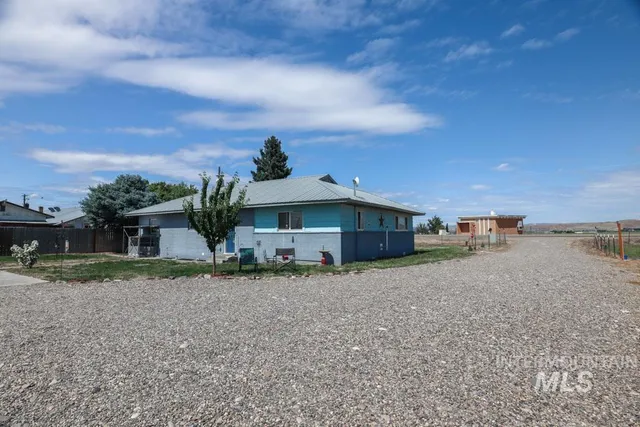 $304,999 | 4977 Highway 201, Ontario, OR 97914