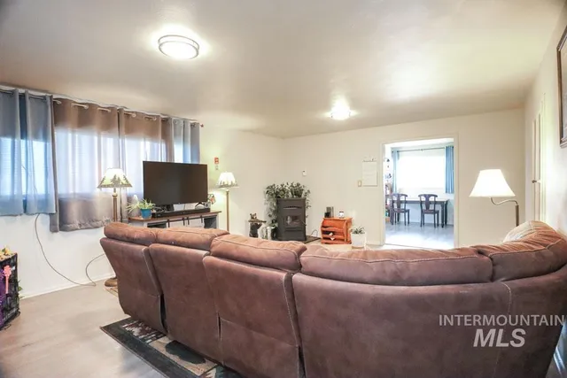 $304,999 | 4977 Highway 201, Ontario, OR 97914