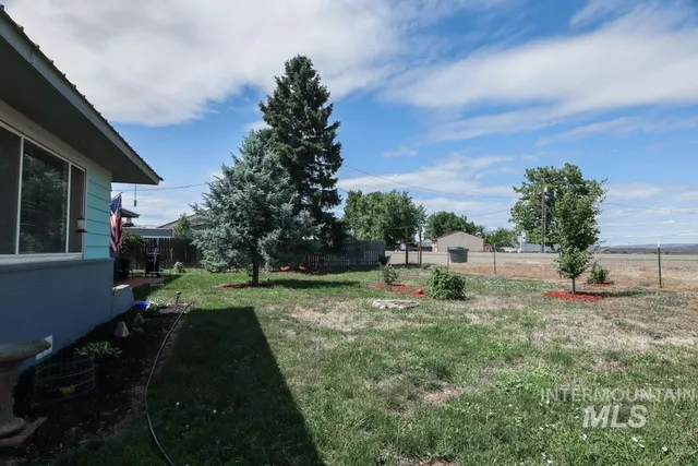 $304,999 | 4977 Highway 201, Ontario, OR 97914