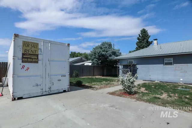 $304,999 | 4977 Highway 201, Ontario, OR 97914