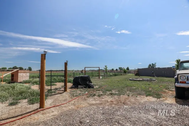 $304,999 | 4977 Highway 201, Ontario, OR 97914