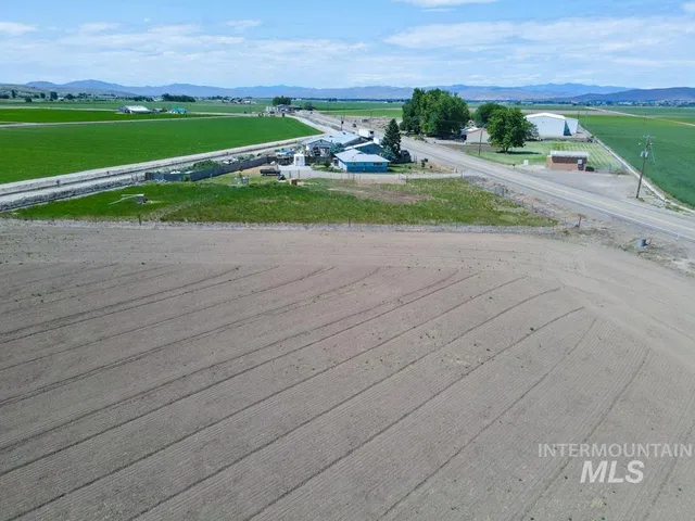 $304,999 | 4977 Highway 201, Ontario, OR 97914