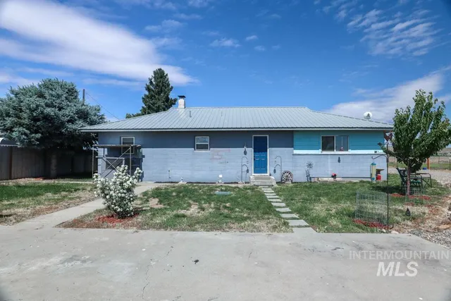 $304,999 | 4977 Highway 201, Ontario, OR 97914