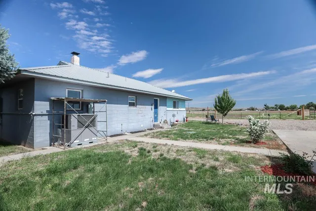 $304,999 | 4977 Highway 201, Ontario, OR 97914