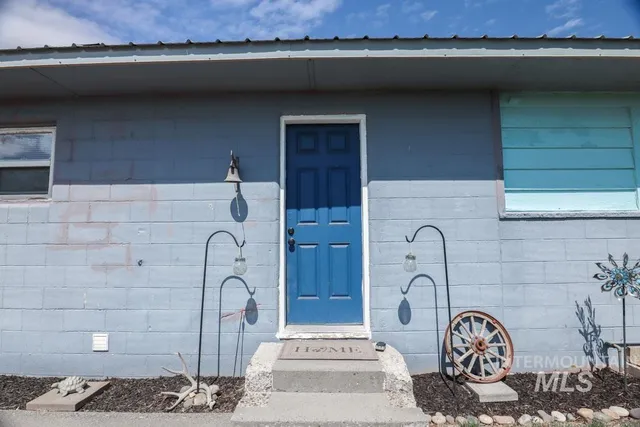 $304,999 | 4977 Highway 201, Ontario, OR 97914