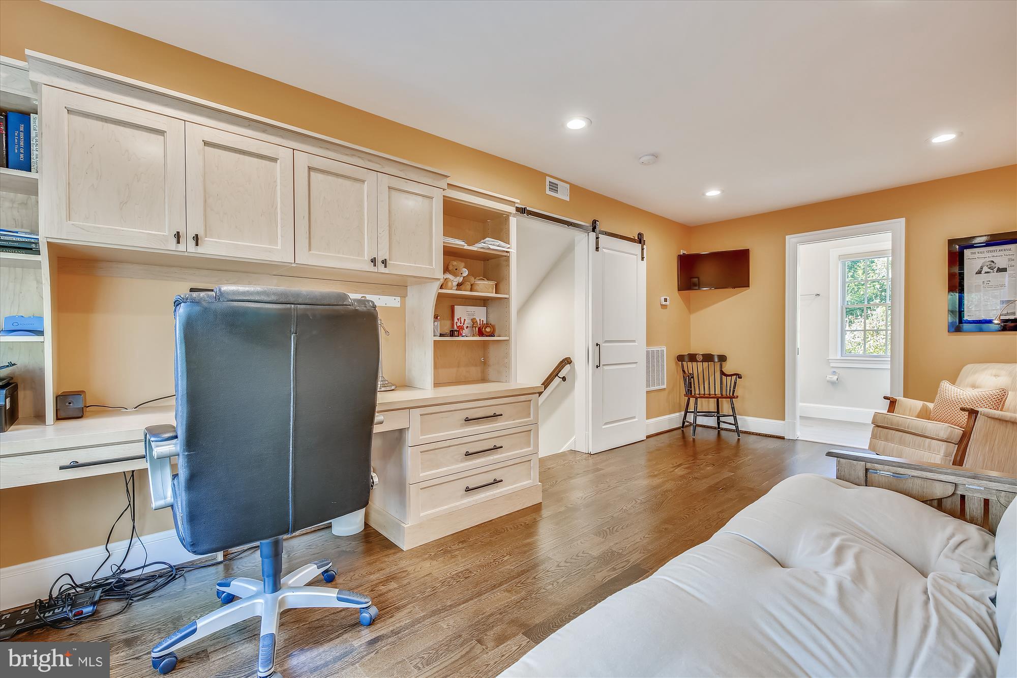 535 Springvale Road Great Falls, VA 22066 - Photo 53 of 80 Wonderful built in for studying & working