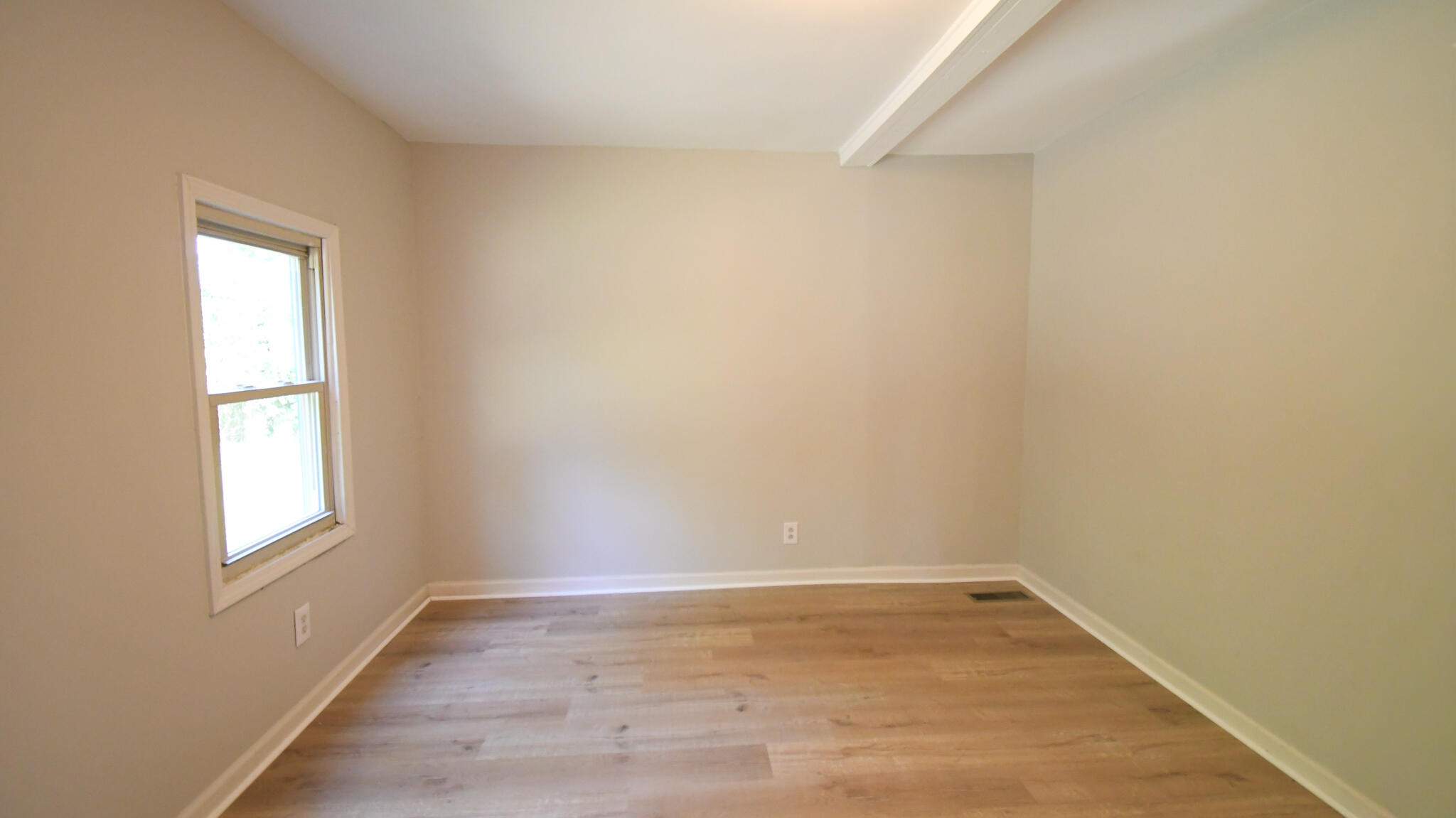 1093 Bonds Mill Road Lawrenceburg, KY 40342 - Photo 15 of 29 Front bedroom