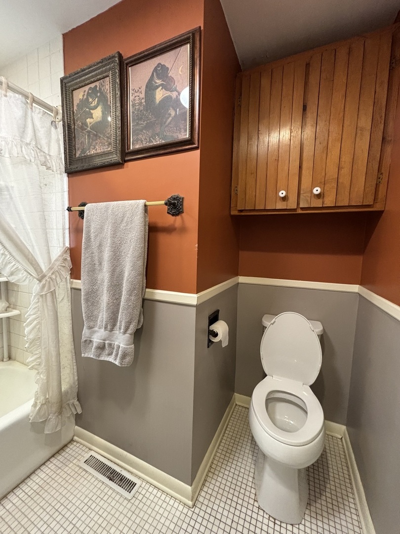 44 Norman Street Kankakee, IL 60901 - Photo 5 of 14 a bathroom with a toilet and a shower