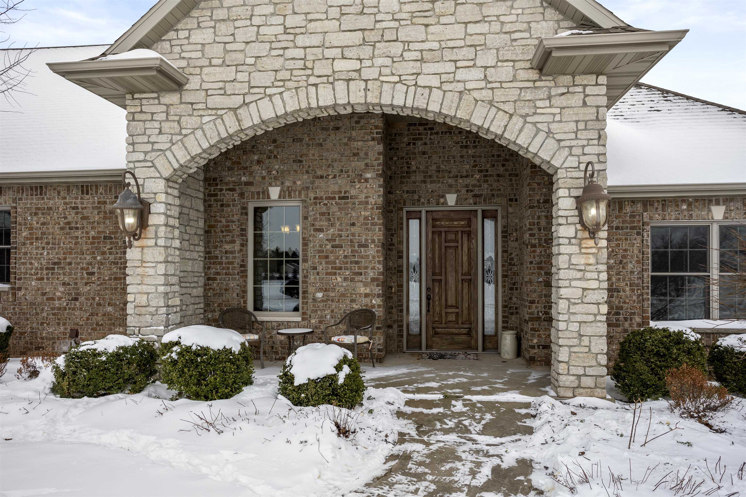 8042 Cavendish Road Neenah, WI 54956 - Photo 2 of 38