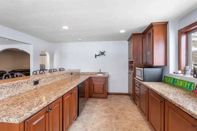 $800,000 | 8042 Cavendish Road, Neenah, WI 54956