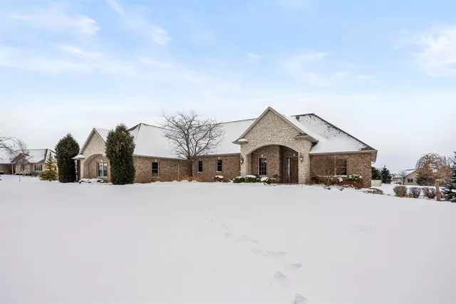 $800,000 | 8042 Cavendish Road, Neenah, WI 54956