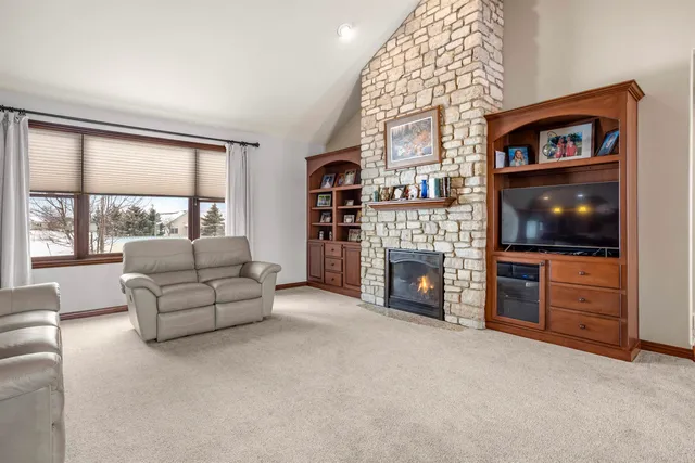 $800,000 | 8042 Cavendish Road, Neenah, WI 54956