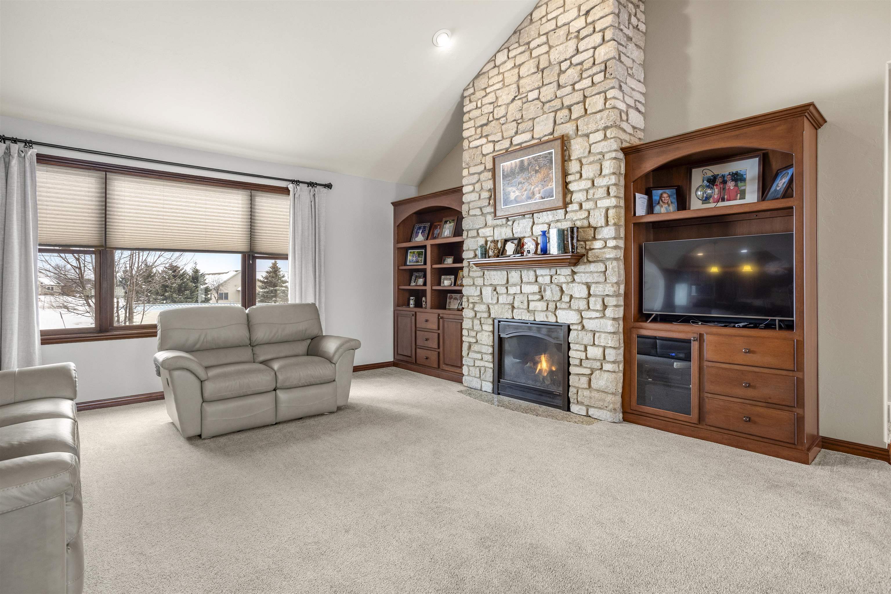 8042 Cavendish Road Neenah, WI 54956 - Photo 4 of 38