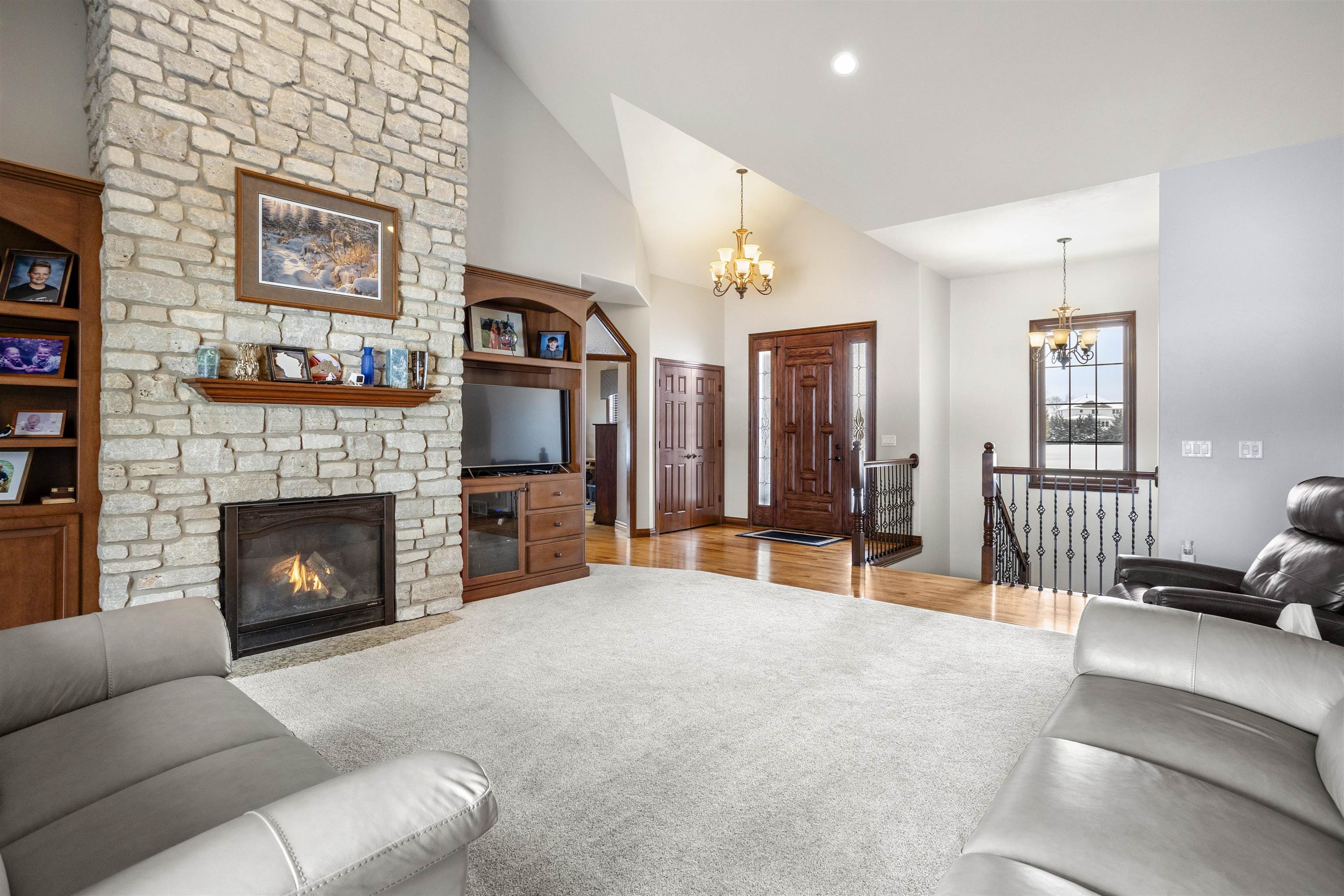 8042 Cavendish Road Neenah, WI 54956 - Photo 5 of 38