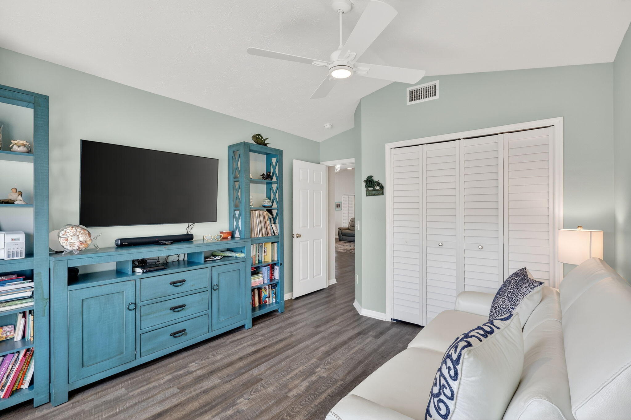 6655 Alemendra Street Fort Pierce, FL 34951 - Photo 39 of 53 39-web-or-mls-7R7A7263