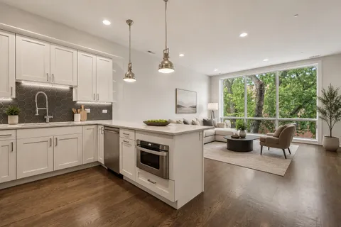 $559,900 | 2733 West Hirsch Street, Unit 3W, Chicago, IL 60622